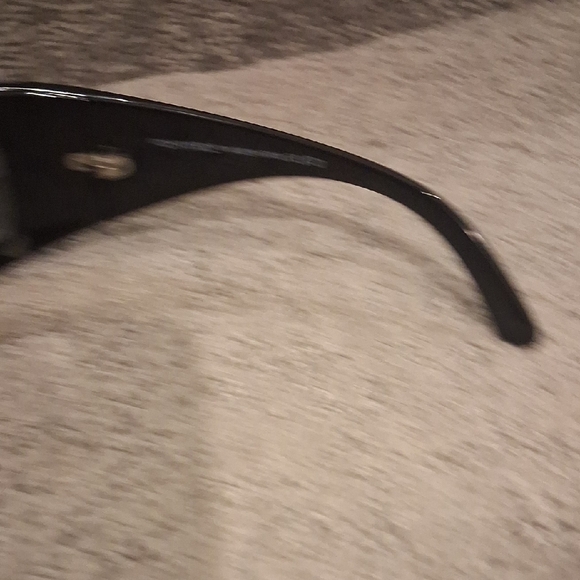 CHANEL Black Sunglasses with Sparkling Logo - Picture 3 of 5